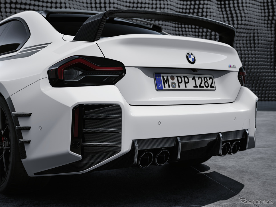 BMW M2 新型の「Mパフォーマンスパーツ」装着車《photo by BMW》