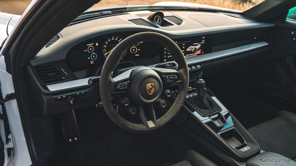 ポルシェ 911 GT3 RS 新型の「トリビュートtoカレラRSパッケージ」《photo by Porsche》