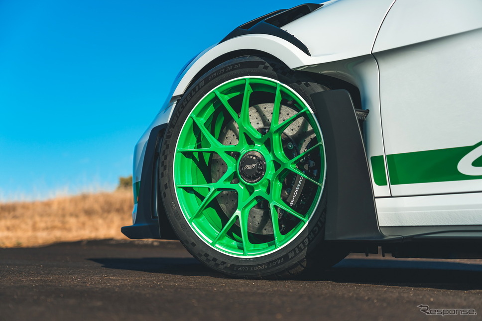 ポルシェ 911 GT3 RS 新型の「トリビュートtoカレラRSパッケージ」《photo by Porsche》