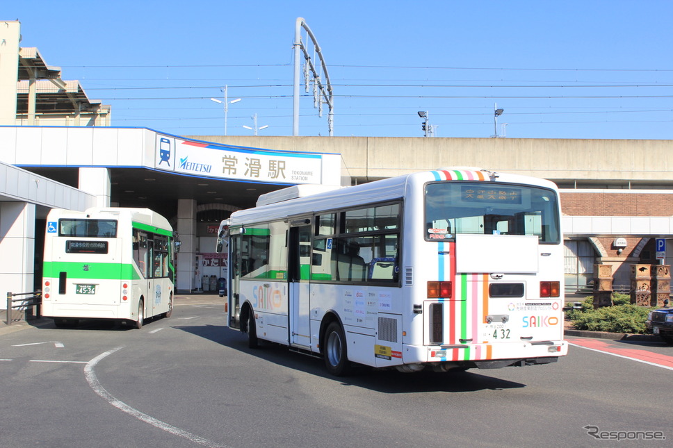 名鉄空港線 常滑駅を自動運転で着発する埼玉工業大学の自動運転バス（日野レインボーIIベース）《写真撮影 編集部》