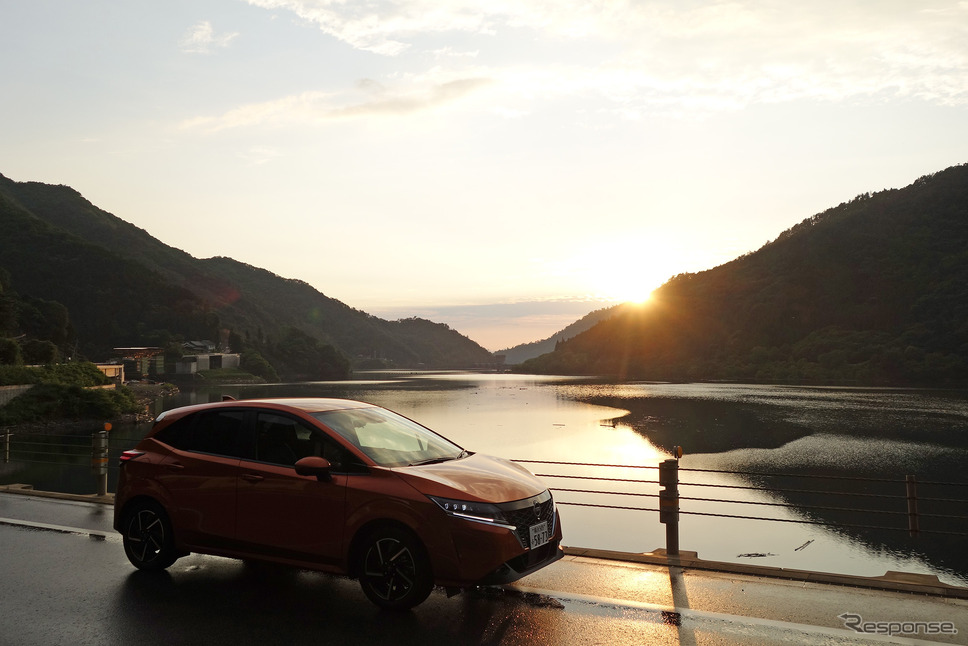 永源寺ダム湖畔で夕暮れを迎えた。《写真撮影 井元康一郎》