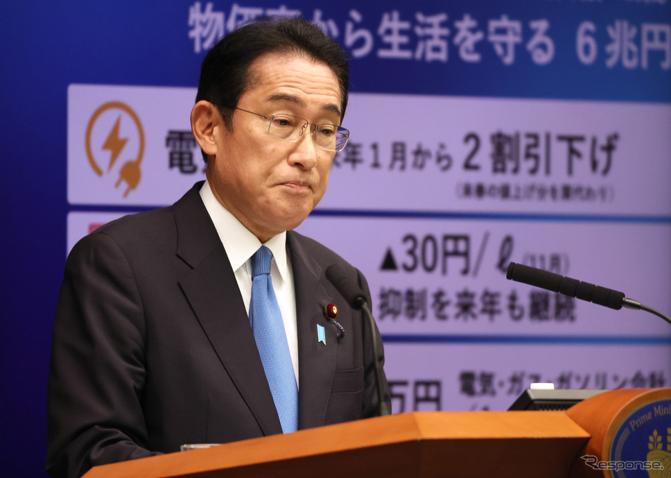 経済政策について記者会見する岸田総理（10月28日）《Photo by Yoshikazu Tsuno/Anadolu Agency/ゲッティイメージズ》