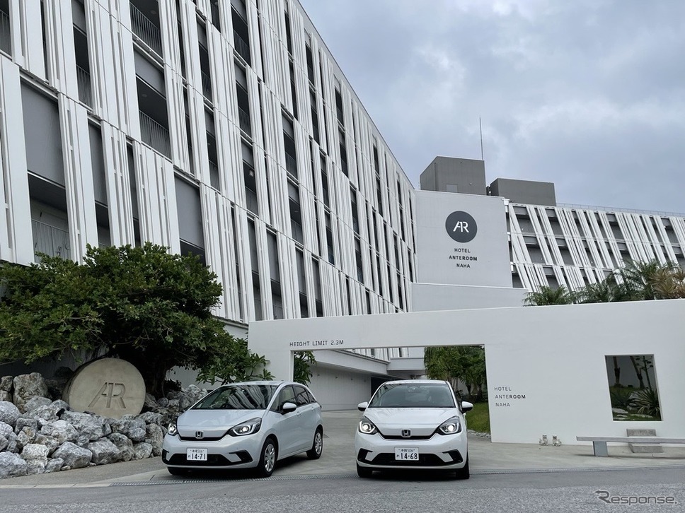 ホテル アンテルーム 那覇とEveryGo車両《写真提供 ホンダモビリティソリューションズ》