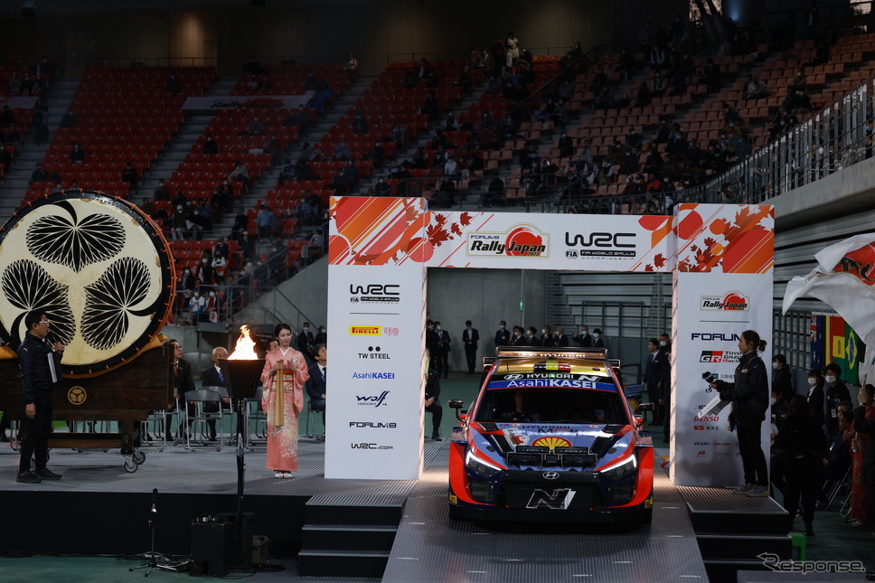 2022年WRC最終戦「ラリージャパン」が始まった（豊田スタジアムでのセレモニアルスタートの模様）。《Photo by Rally Japan》