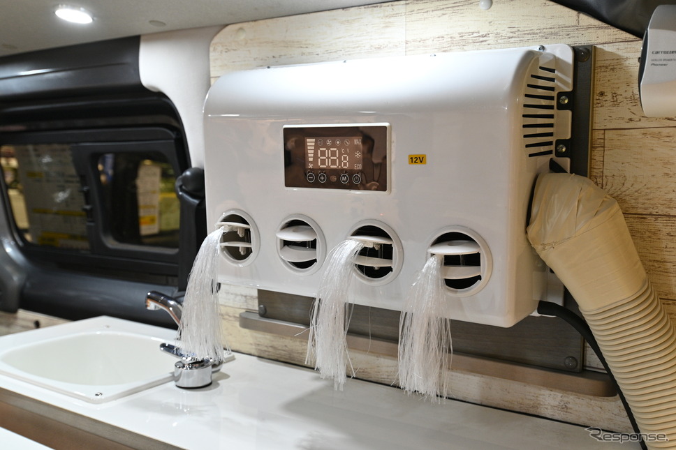カーショップスリーセブン「NVアレグロ」のDCエアコン《写真撮影 廣井誠》
