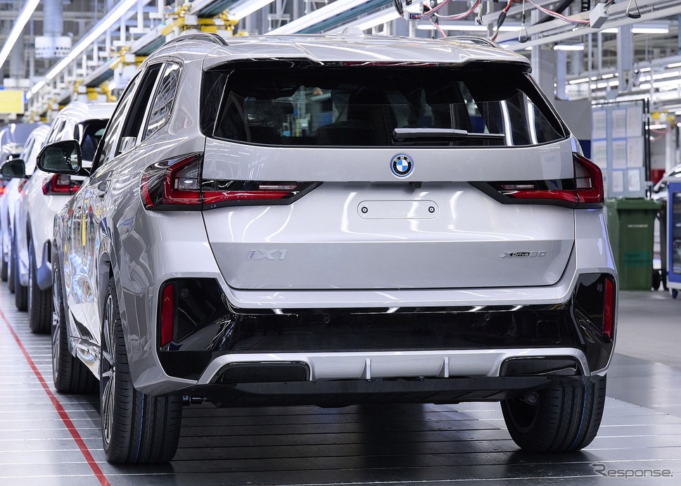 BMWグループのドイツ・レーゲンスブルク工場で生産を開始したBMW iX1《photo by BMW》