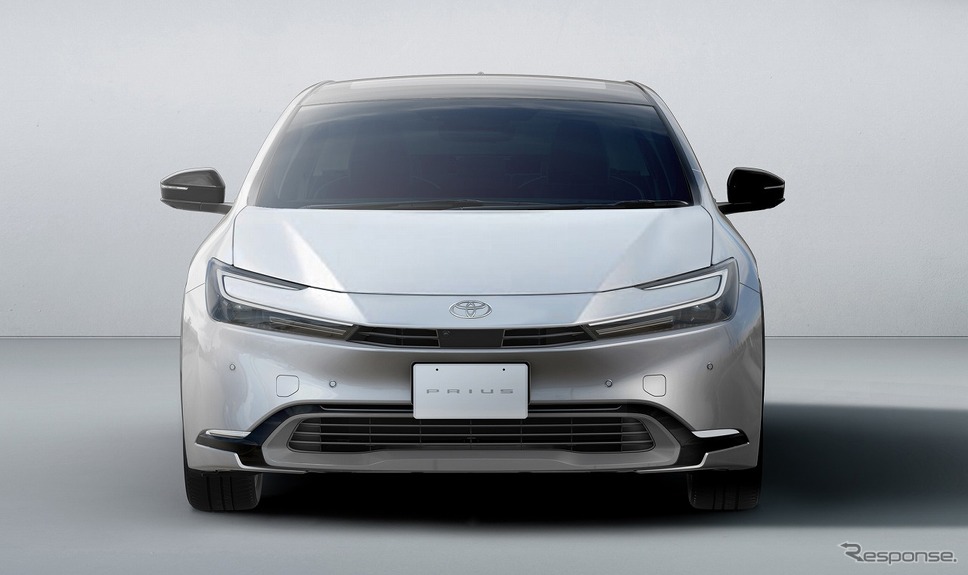 トヨタ プリウス 2.0L HEV プロトタイプ（プラチナホワイトパールマイカ）《写真提供：トヨタ自動車》