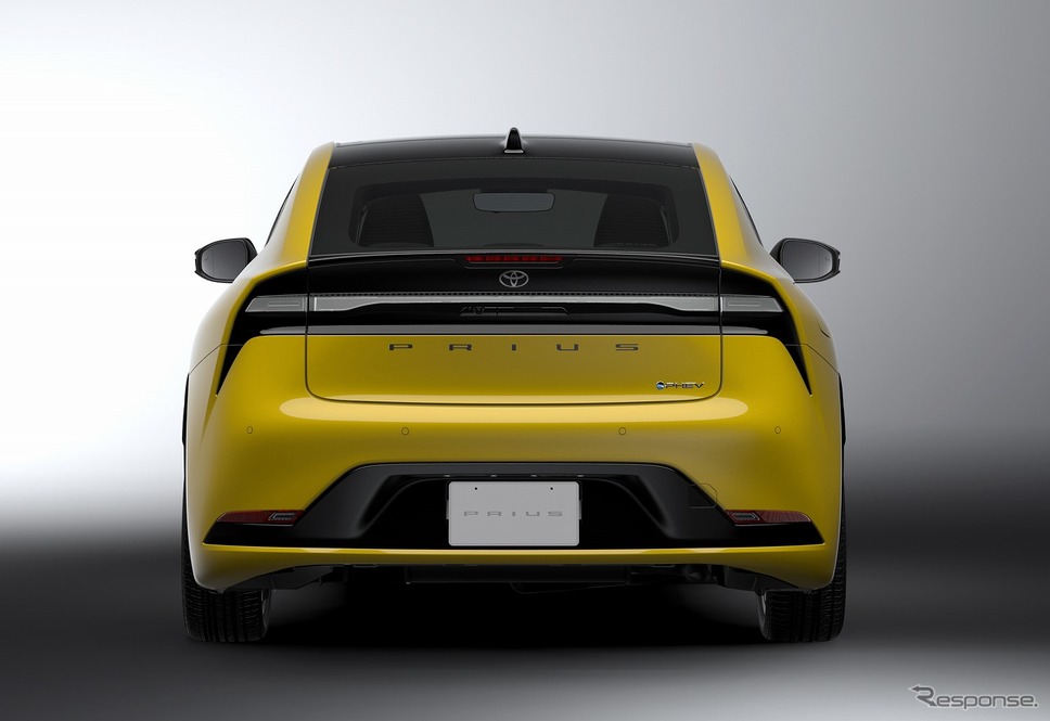 トヨタ プリウス 2.0L PHEV プロトタイプ（マスタード）《写真提供：トヨタ自動車》