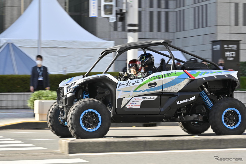 小池知事同乗試乗《写真提供 ZEV-Tokyo Festival PR事務局》