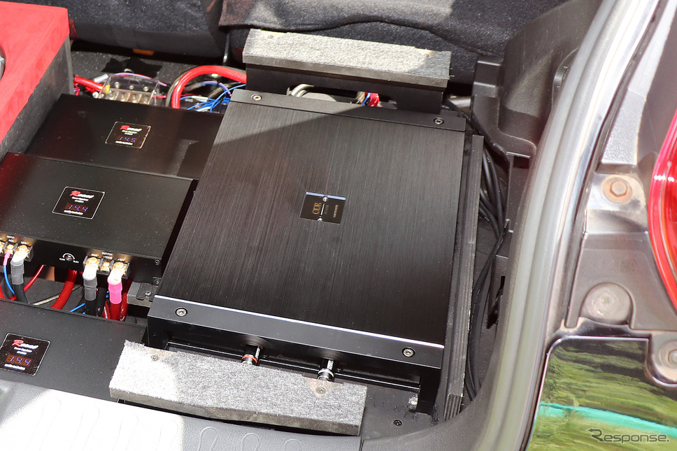 『カロッツェリアX』のパワーアンプを搭載したオーディオカーの一例（製作ショップ：M.E.I.＜広島県＞）。Photo by 太田祥三