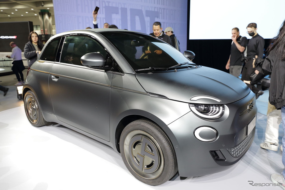 フィアット 500e アルマーニ仕様(ロサンゼルスモーターショー2022)《写真撮影 南陽一浩》