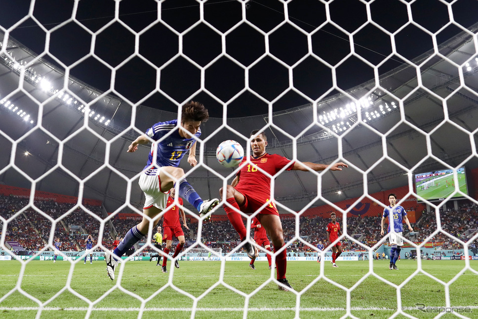 ワールドカップ、日本対ドイツ。日本の2点目は#17田中碧《Photo by Ryan Pierse/Getty Images Sport/ゲッティイメージズ》