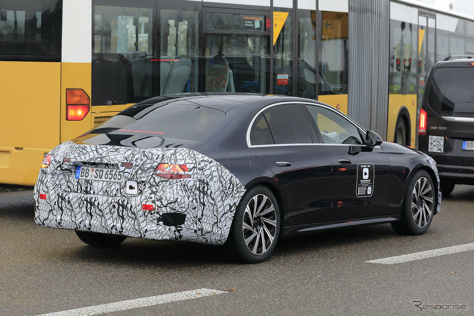 メルセデスベンツ Eクラス 次期型プロトタイプ(スクープ写真)《APOLLO NEWS SERVICE》