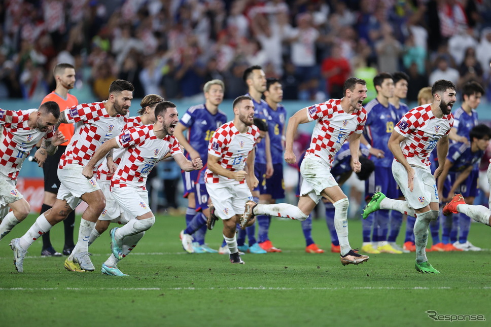 サッカーワールドカップ日本対クロアチア、PK戦で勝利を決めたクロアチア《Photo by Fareed Kotb/Anadolu Agency/ゲッティイメージズ》