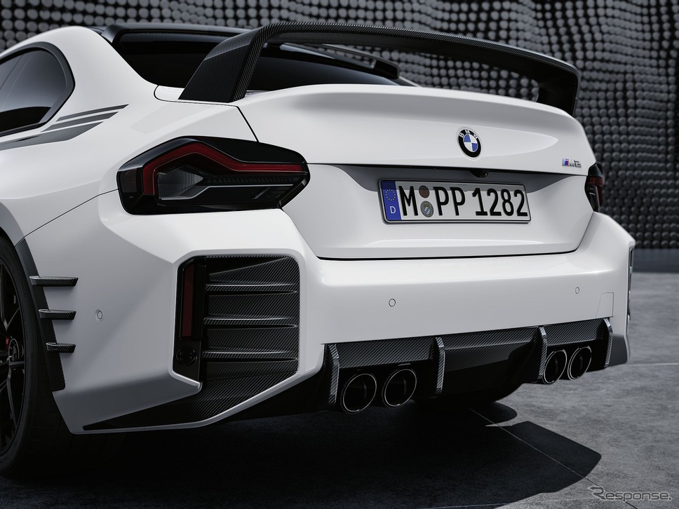 BMW M2 新型の「Mパフォーマンスパーツ」装着車《photo by BMW》