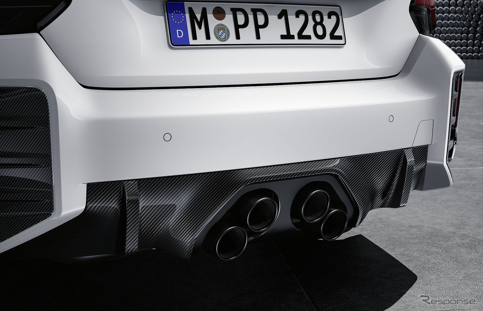 BMW M2 新型の「Mパフォーマンスパーツ」装着車《photo by BMW》