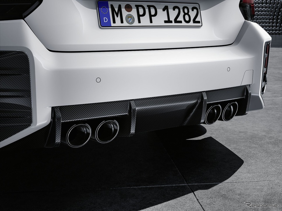 BMW M2 新型の「Mパフォーマンスパーツ」装着車《photo by BMW》