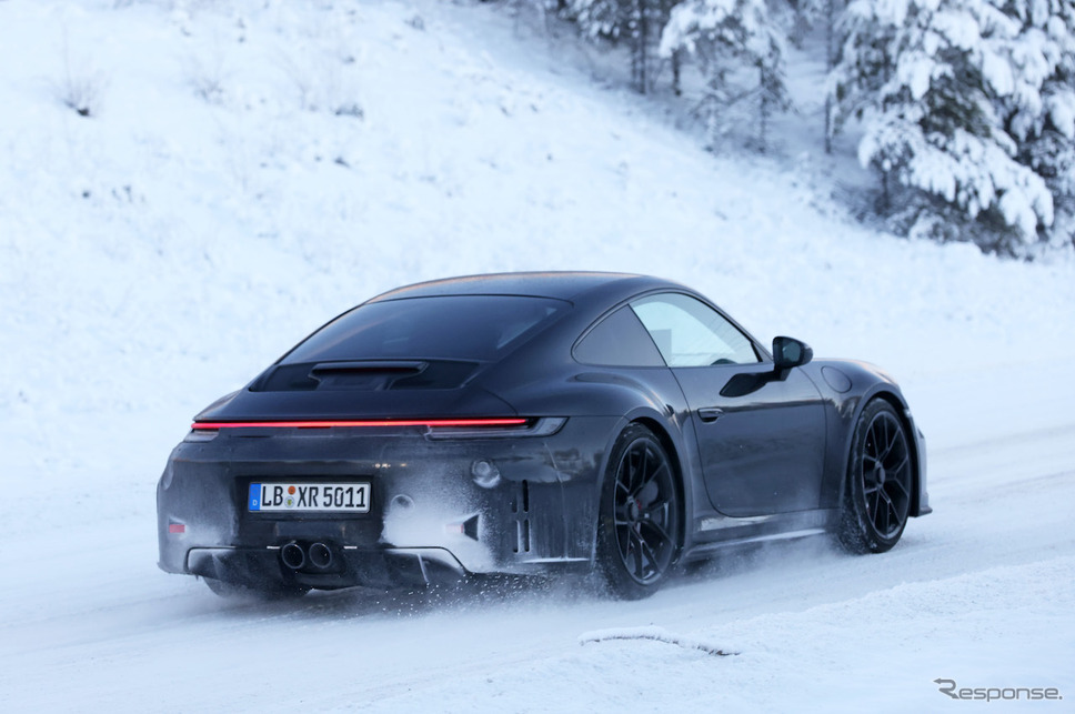 ポルシェ『911 GT3ツーリング』改良新型プロトタイプ《APOLLO NEWS SERVICE》