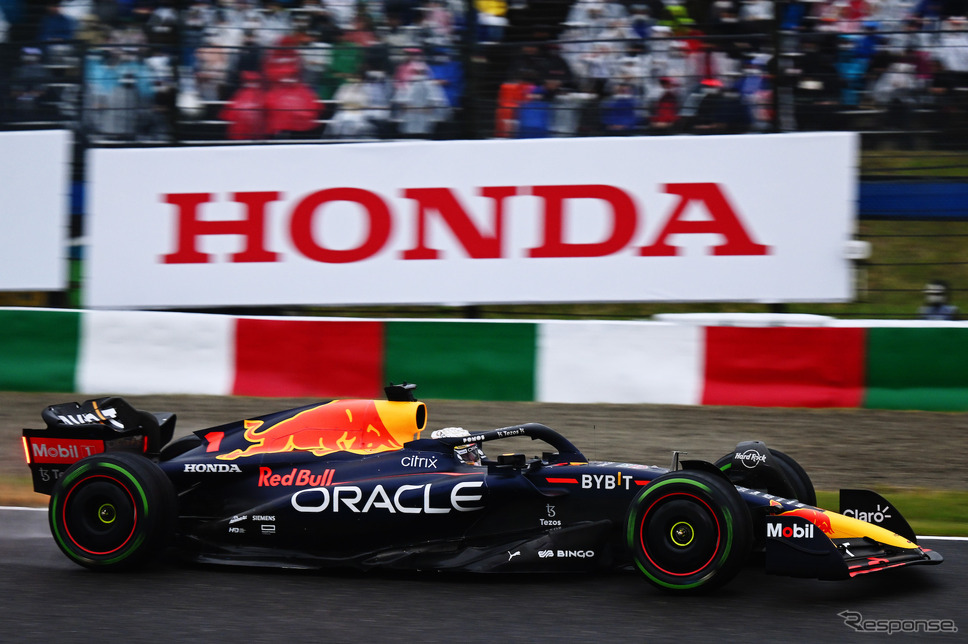 レッドブル、アルファタウリのF1マシンには来季2023年も「HONDA」のロゴが入る(写真は2022年F1日本GP、#1 レッドブル)。《Photo by Red Bull》