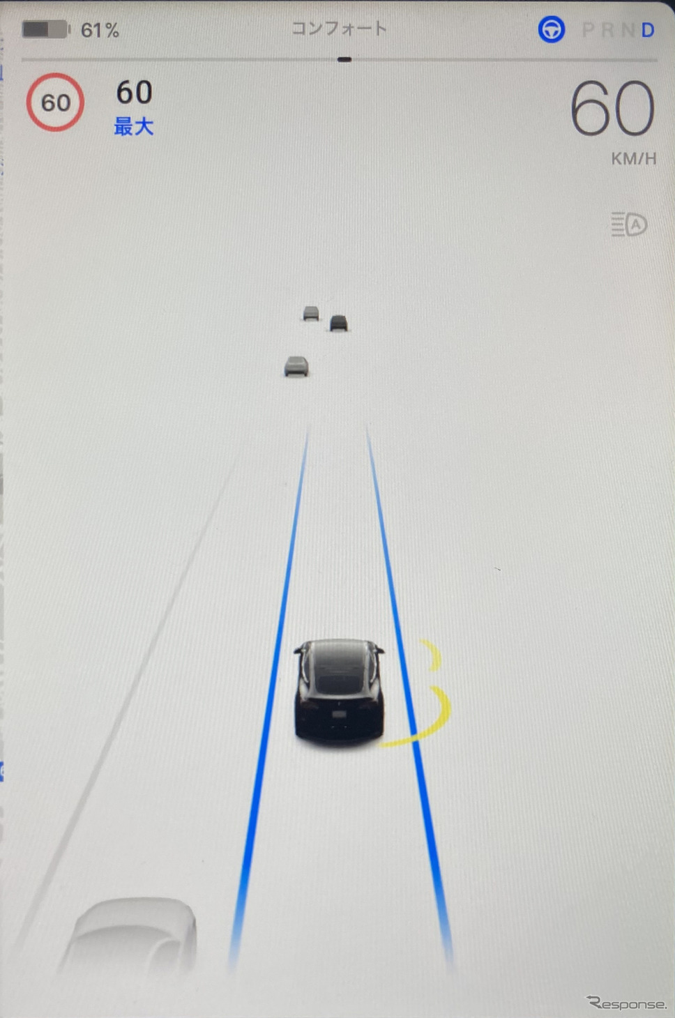 ハンドルマークが青色に変わり、車線両側の白線が青色になる《写真撮影 田代真人》