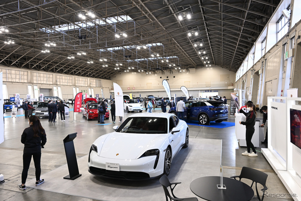 「輸入車電動車スタイルフェア」の会場《写真撮影 廣井誠》