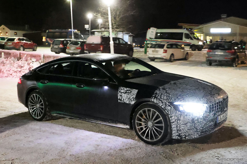 メルセデスAMG GT 4ドアクーペ 改良新型プロトタイプ(スクープ写真)《APOLLO NEWS SERVICE》