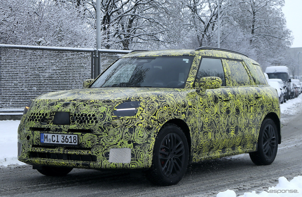 MINI クロスオーバー 次期型プロトタイプ(スクープ写真)《APOLLO NEWS SERVICE》
