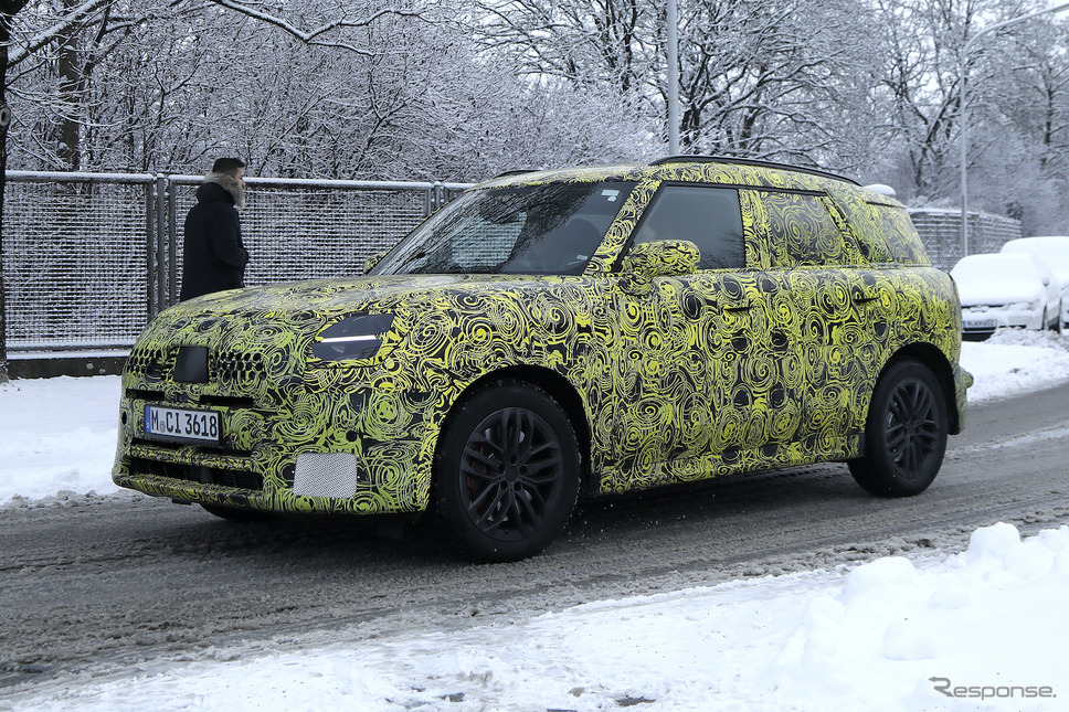 MINI クロスオーバー 次期型プロトタイプ(スクープ写真)《APOLLO NEWS SERVICE》