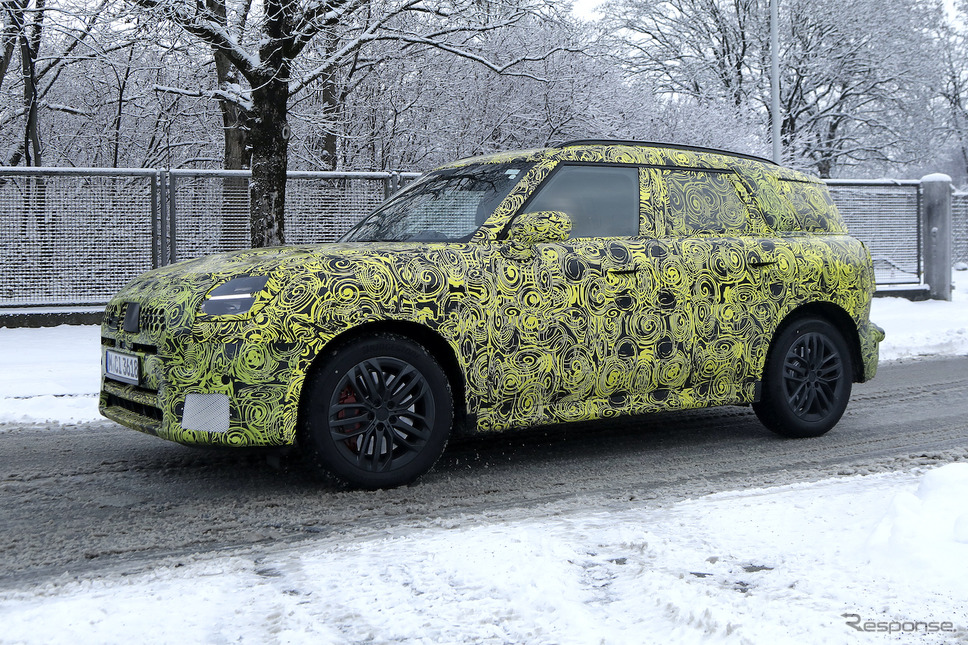 MINI クロスオーバー 次期型プロトタイプ(スクープ写真)《APOLLO NEWS SERVICE》
