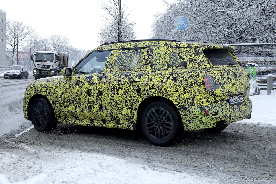 MINI クロスオーバー 次期型プロトタイプ(スクープ写真)《APOLLO NEWS SERVICE》