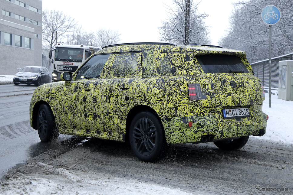 MINI クロスオーバー 次期型プロトタイプ(スクープ写真)《APOLLO NEWS SERVICE》
