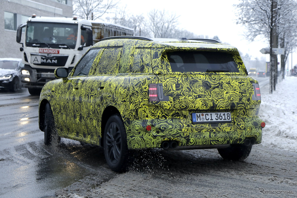 MINI クロスオーバー 次期型プロトタイプ(スクープ写真)《APOLLO NEWS SERVICE》