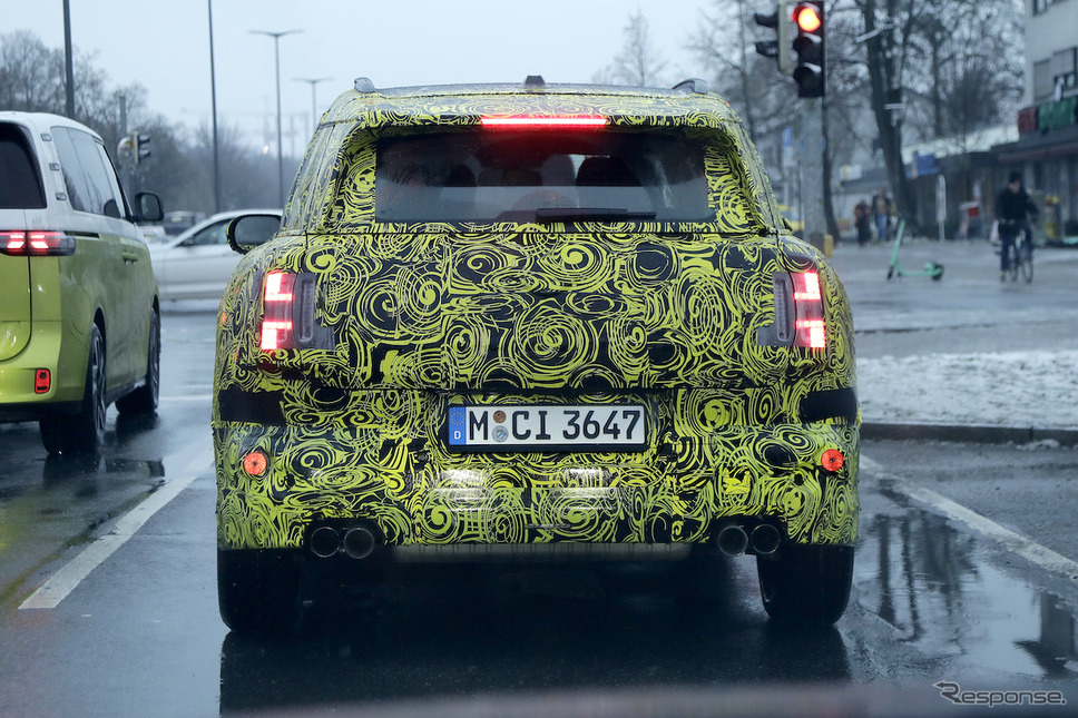 MINI クロスオーバー 次期型プロトタイプ(スクープ写真)《APOLLO NEWS SERVICE》