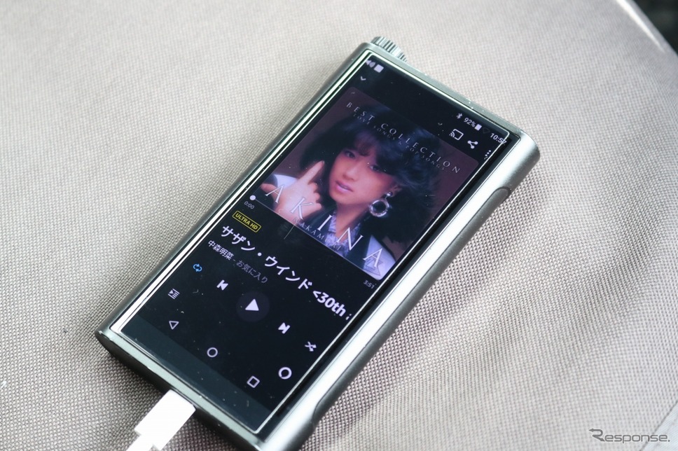 オーディオプレイヤーにはFiio M15を用いる。月井さんが愛する'80年代〜'90年代の女性ボーカルが数多く収録されている。