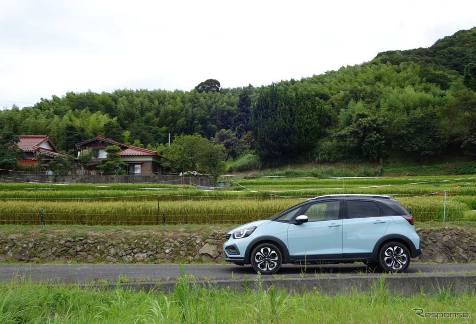 山口県ののどかな田園風景の中を行く。《写真撮影 井元康一郎》