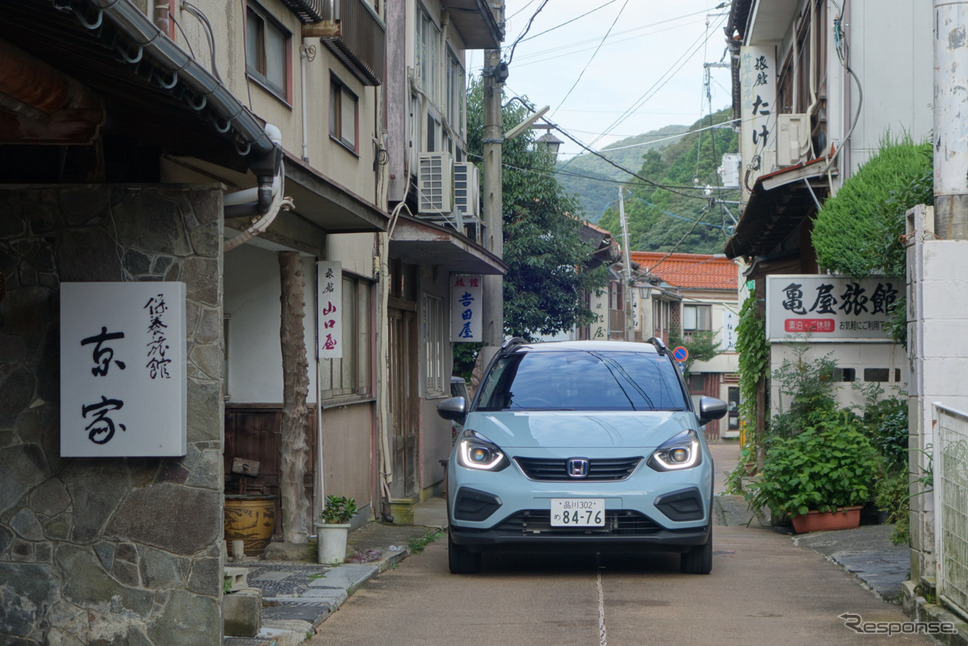 俵山温泉の旧市街を行く。《写真撮影 井元康一郎》