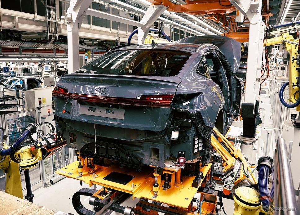 アウディのベルギー工場で生産が開始された Q8 e-tron スポーツバック《photo by Audi》