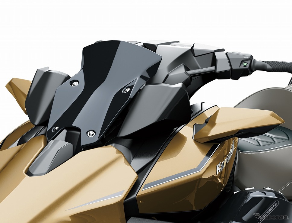 スタイリッシュなメーターバイザー(JET SKI ULTRA 310LX)《写真提供 カワサキモータースジャパン》