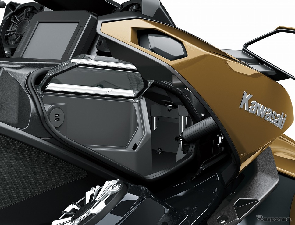 イージーアクセスストレージ40Lを含めた総容量168.5Lの収納システム(JET SKI ULTRA 310LX)《写真提供 カワサキモータースジャパン》