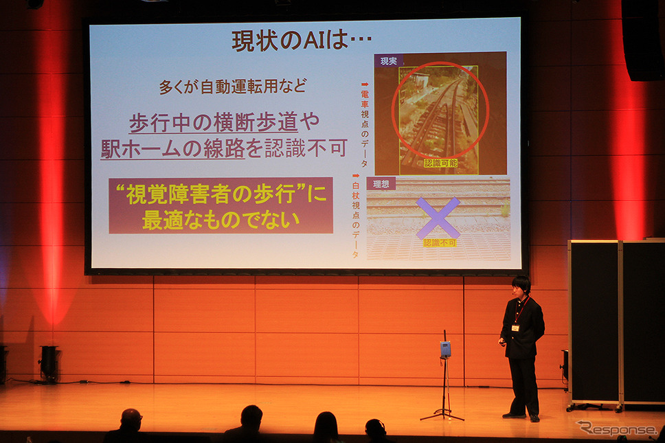 ゼネテック ビジネスコンテスト「DXチャレンジ2022」で「スマート盲導杖」を提案する高田悠希さん《写真撮影 編集部》
