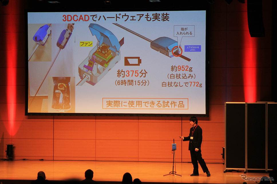 ゼネテック ビジネスコンテスト「DXチャレンジ2022」で「スマート盲導杖」を提案する高田悠希さん《写真撮影 編集部》