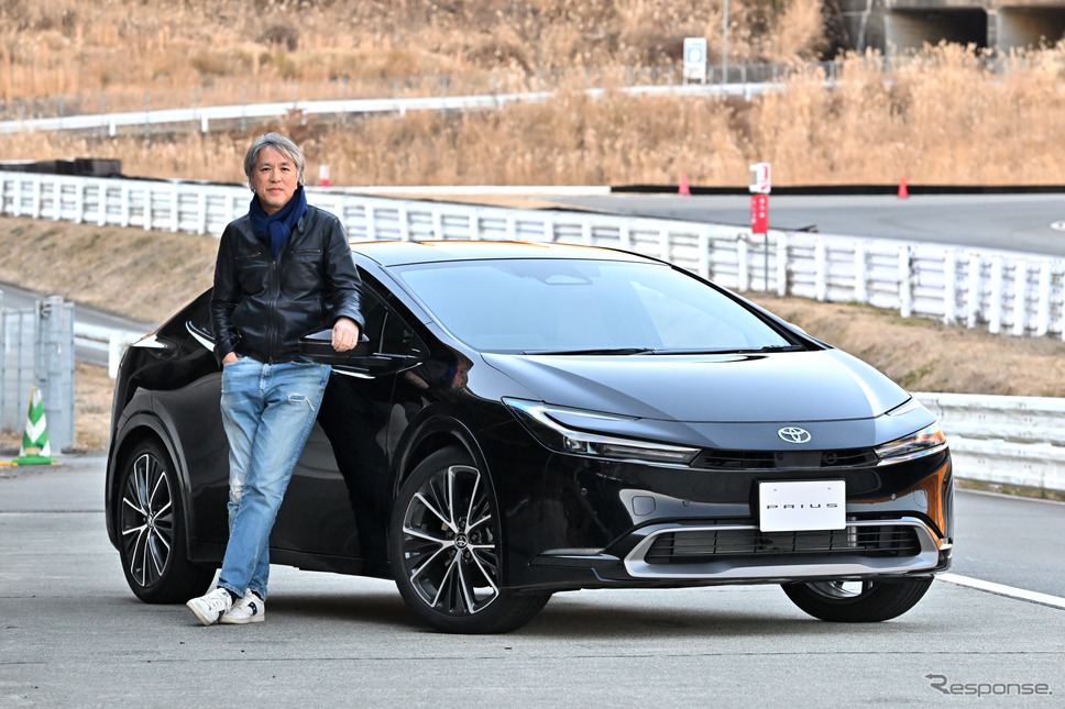 九島辰也氏とトヨタ プリウス 新型（プロトタイプ）《写真撮影 雪岡直樹》
