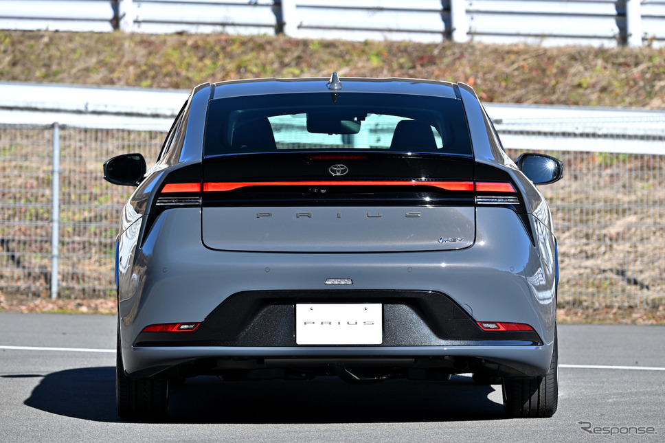 トヨタ プリウス 新型プロトタイプ(2リットルハイブリッド E-Four)《写真撮影 雪岡直樹》