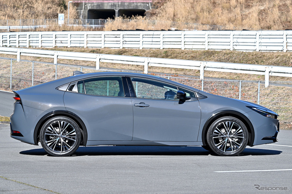 トヨタ プリウス 新型プロトタイプ(2リットルハイブリッド E-Four)《写真撮影 雪岡直樹》