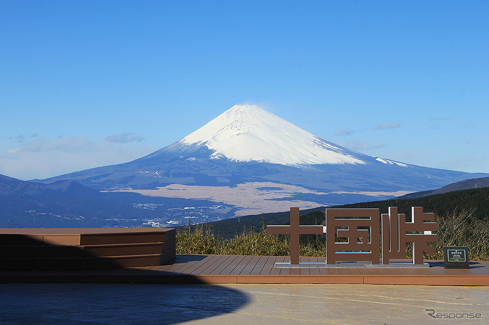 富士急行グループになってリニューアルした十国峠「PANORAMA TERRACE 1059」展望台&ビュースポット《写真撮影 編集部》
