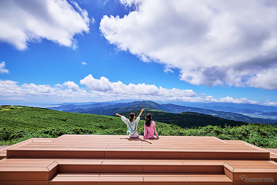 富士急行グループになってリニューアルした十国峠「PANORAMA TERRACE 1059」展望台&ビュースポット《写真撮影 編集部》