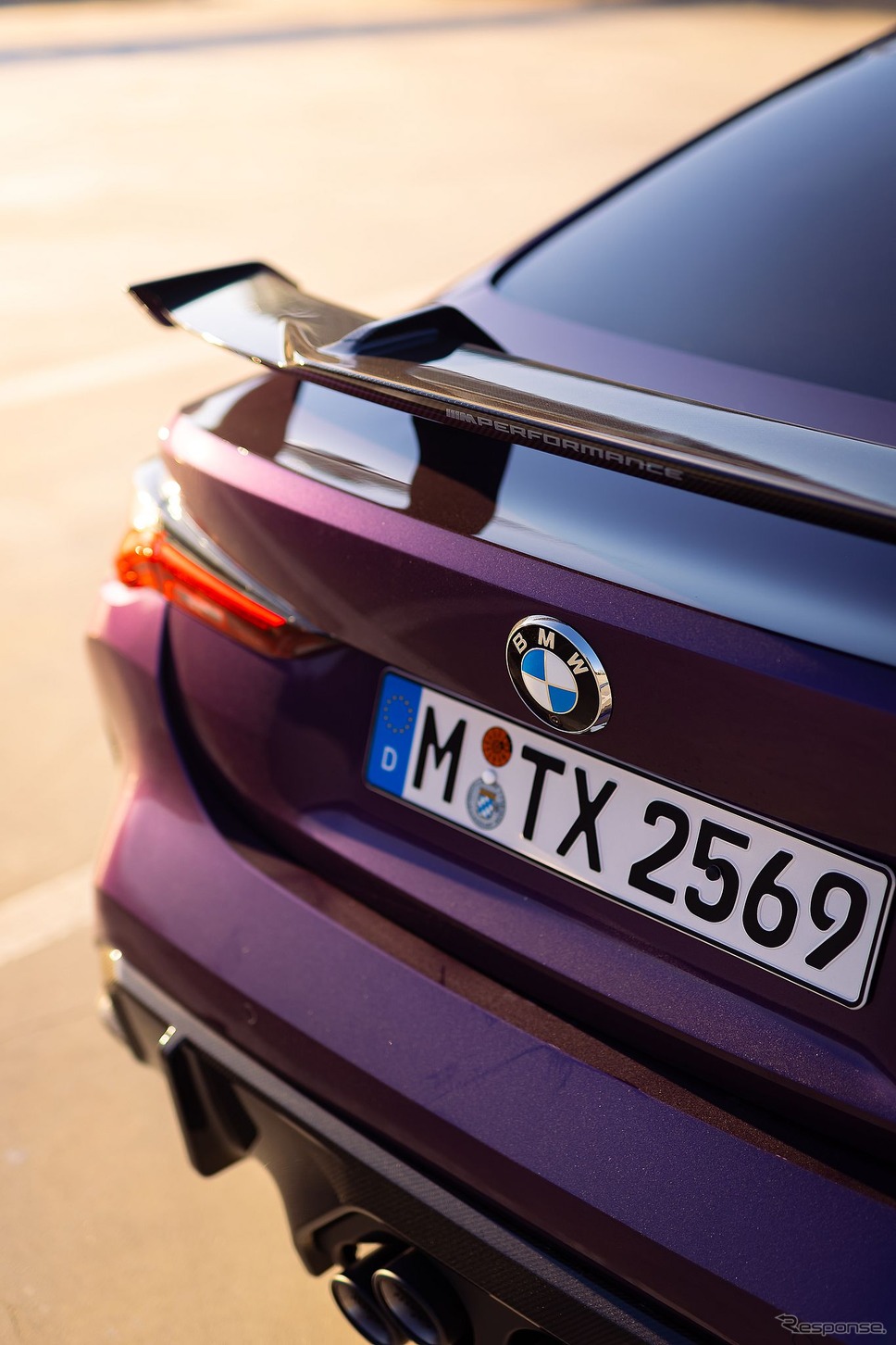 BMW M4 コンペティション・クーペ の「Mパフォーマンスパーツ」装着車《photo by BMW》