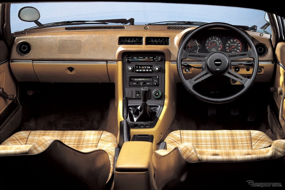 デートカーの提案:マツダRX-7《写真提供 マツダ》