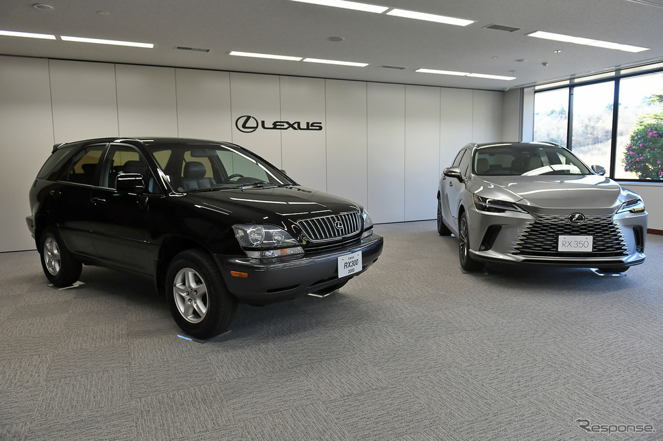初代レクサスRX(日本名ハリアー)と新型RX《写真撮影 中野英幸》