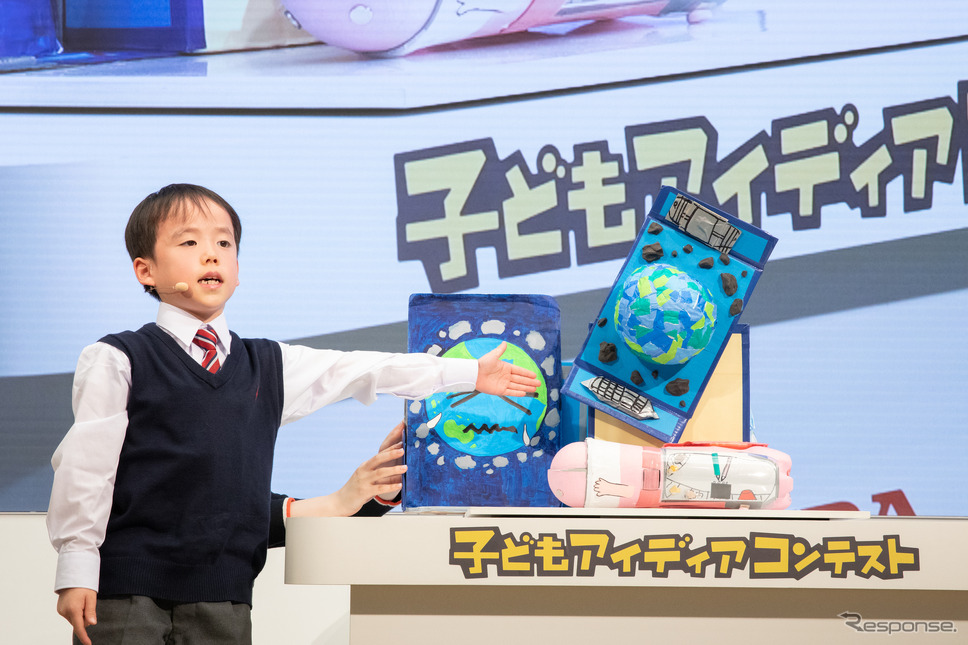 低学年の部の『うちゅうみみず スペースワームくん』を発表した南遥紀さん。《写真提供 本田技研工業》